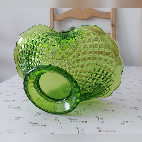 Pressed glass basket centerpiece - Picture 10 of 10